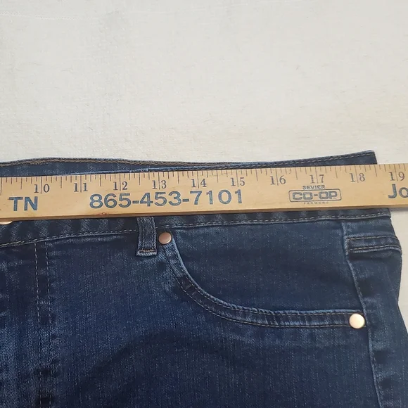 d. jeans Women's Blue Capri Jeans. Sz 18W - Picture 4 of 6